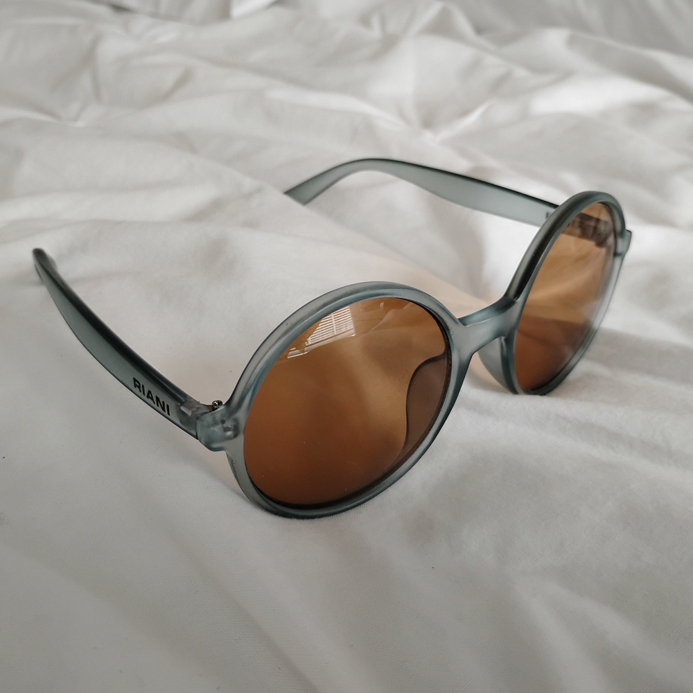 RIANI Women's Aqua Oval Sunglasses - Never Worn